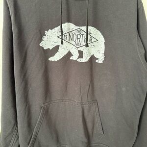 The North Face Black Graphic Men's Sweater Size XL - Measurements in Pictures